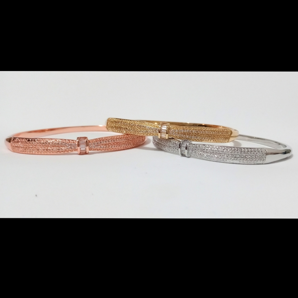 Set of Elegant Ribbon Styled Bangles